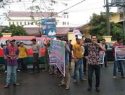Gerakan Masyarakat Bersatu Indonesia Raya Sumatera Utara Aksi demo di Kantor Dinas Bina Marga Jalan sakti Lubis
