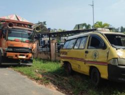 Angkot KPUM VS Dump Truck Memakan Korban 1 Orang Penumpang Angkot Meninggal Dunia