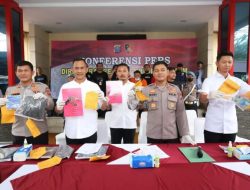 Kapolres Simalungun AKBP Ronald Sipayung Ikut Konferensi Pers Bersama Polda Sumut Usai Berhasil Menangkap Perampok Bersenjata Api