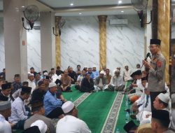 Wakapoldasu Brigjen Pol Drs. Jawari, S.H. M.H. Bersilaturahmi Kepada jamaah Masjid Jamik As – Saadah. Dalam Penyampaiannya Kepada Para Jamaah, Kegiatan Safari Subuh Jumat Berkah ini Merupakan kegiatan Rutin Yang Dilakukan Selain Melaksanakan Sholat Subuh