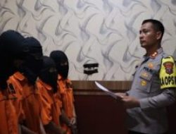 Polres Pelabuhan Belawan Berhasil Menangkap 6 Pelaku Penyerangan Terhadap Angkutan Kota (Angkot) Yang Melintas Di Simpang Sicanang