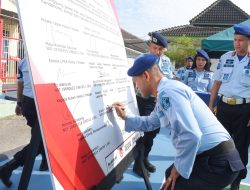 KOMITMEN BERSAMA BERANTAS HANDPHONE, PUNGLI DAN NARKOBA, JAJARAN RUTAN LABUHAN DELI IKUTI PELAKSANAAN APEL DEKLARASI ZERO HALINAR
