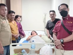 Pimpinan Media Pendamping News “MPnews” dan Metropos 24 , Burju Simatupang ST. SH. Jenguk Istri Wartawan