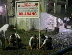 Ditres Krimum Polda Sumut Didampingi Polres Langkat Melaksanakan Pemasangan Plang Sita Di PKS PT Dewa Perangin angin di Ds Raja Tengah Kec. Kuala Kab. Langkat
