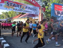 Kapolres Langkat Melaksanakan Gerak Jalan Santai Di HUT Bhayangkara Ke -77