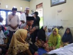 Kapolres Mandailing Natal AKBP H.M Reza Chairul Akbar Sidiq, S.IK.,S.H.,M.H Melakukan Takziah Ke rumah Duka Alm. Ismail Muda Nasution Yang Juga Merupakan Wartawan Di Kabupaten Mandailing Natal