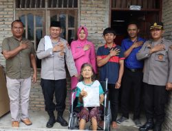 Kapolres Dairi Beri Bantuan Tali Asih dan Kursi Roda ke Warga Kurang Mampu