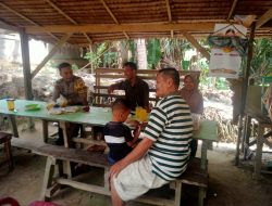 Bhabinkamtibmas laksanakan Sosialisasi Bahaya Narkoba dan Minuman Keras di Desa Binaan