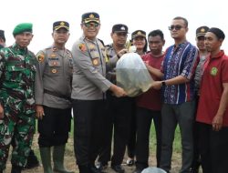 Menjelang HUT Bhayangkara, Polres Belawan AKBP Janton Silaban Melaksanakan Bakti Sosial Ketahanan Pangan, Pemberian Beasiswa Dan Tanam Pohon Mangrove