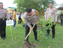 Dalam Rangka Menyambut Hari Bhayangkara Ke 78 Polres Batu Bara Mengadakan Menanam 1.000 Pohon Di Kelurahan Labuhan Kabupaten Batu Bara
