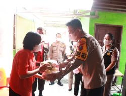 Wujud kepedulian Pimpinan Terhadap Bawahan Kapolres Binjai Jenguk Personil Yang Sakit