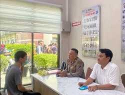 Kanit SPKT Bersama Personel Reskrim Polrestabes Medan Melaksanakan Pelayanan Kepada Masyarakat Dengan Menerima Laporan Dugaan Tindak Pidana