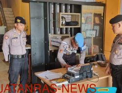 Subsatgas Propam Polres Langkat OMP Toba 2024 Laksanakan Pengawasan Personel di KPU dan Bawaslu