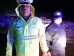 Satlantas Polres Karo Himbau Untuk Pengguna Jalan: Tanah Longsor Menutup Jalan di Taman Hutan Raya
