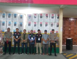 Pastikan Keamanan Polsek Tanjungpura Lakukan Pengawalan dan Pengamanan Pergeseran Logistik Pilkada 2024 Menuju Gudang Logistik KPU Langkat