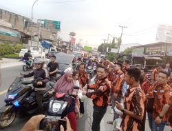 Bulan Suci Ramadhan PAC PP Medan Tuntungan Bagikan Ratusan Paket Tajil Di Simpang Tuntungan Medan