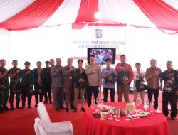 Polres Binjai Bersama Dandim 0203/Lkt Melaksanakan Pembagian Bansos Polri Terhadap BEM