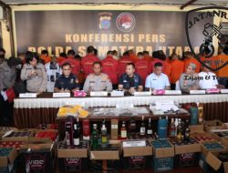 Dir Narkoba Polda Sumut Kombes Pol Jean Calvinn Simanjuntak Bersama Kapolres Pematang Siantar Ungkap Peredaran Narkoba 21 Hiburan Malam Kota Pematang Siantar