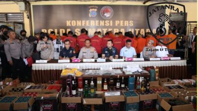 Dir Narkoba Polda Sumut Kombes Pol Jean Calvinn Simanjuntak Bersama Kapolres Pematang Siantar Ungkap Peredaran Narkoba 21 Hiburan Malam Kota Pematang Siantar