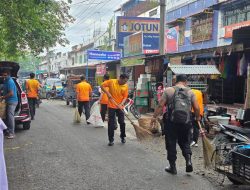 Polres Langkat Gelar Bakti Sosial Kebersihan di Pasar Baru Stabat Sambut Hari Bhayangkara ke-79