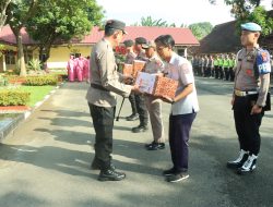 Kapolres Binjai AKBP BAMBANG Berikan Bingkisan Hari Bhayangkara Ke-79 Kepada Personil