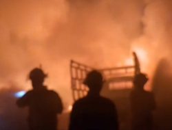 Gudang Botot Terbakar Hebat di Medan Sunggal, Si Jago Merah Mengamuk Saat Malam Tiba