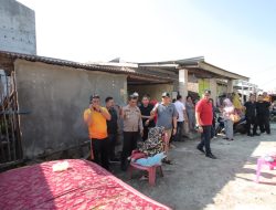 Forkopimda Dan Forkopimca Serdang Bedagai Turun Tangan Memberikan Bantuan Serta Ikut Membersihkan Puing Rumah Warga 