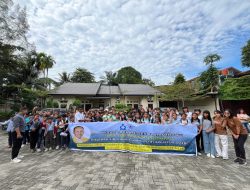Anggota Dewan DPRI RI Memberangkatakan Wisata Rohani Anak Sekolah Minggu HKBP Perumnas Simalingkar.