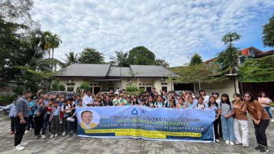Anggota Dewan DPRI RI Memberangkatakan Wisata Rohani Anak Sekolah Minggu HKBP Perumnas Simalingkar.