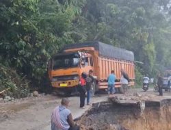 Jalan Pengkolan (Batu Jomba) Amblas, Truk Roda Enam Dilarang Melintas