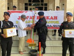 Sambut HUT Ke-80, Brimob Polda Sumut Gelar Jum’at Berkah dan Bagikan Sembako ke Warga