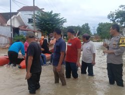 Tanggul Sungai Jebol di Medan Amplas, Polsek Patumbak Sigap Evakuasi dan Atur Lalu Lintas”