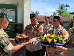 Polsek Kutalimbaru Beri Kejutan untuk Koramil 02/KTB di HUT ke-80 TNI