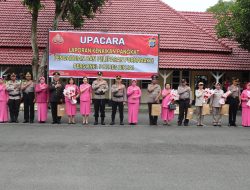 Upacara Kenaikan Pangkat Pengabdian Dan Pelepasan Personil Purnabakti Dengan Tradisi Kepolisian