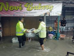 Hujan Deras Guyur Binjai dan Sekitar, Polres Binjai Hadir Beri Bantuan