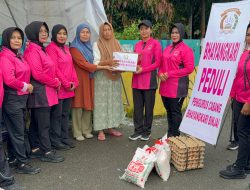 Kapolres Binjai Bersama Bhayangkari Pantau dan Salurkan Bantuan Banjir