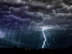 Peringatan Dini BMKG: Waspada Hujan Lebat Disertai Petir & Angin Kencang di 3 Wilayah Riau Sore Ini