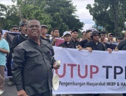 “Medan Memanas! Ribuan Massa Geruduk Kantor Gubernur Tuntut TPL Ditutup”