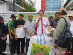 Ketua Dewan Pembina Tun Rahmat Shah Lepas Tim Relawan PB ISMI Peduli Bencana Ke Tanjung Pura Langkat