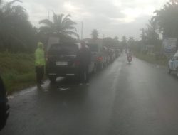 Laka Lantas Motor Scoopy Nabrak Belakang Mobil Truk Cold Diesel Sedang Antri Bahan Bakar