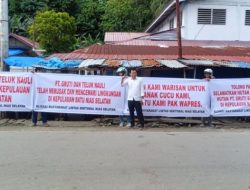 Kunjungan Wapres Gibran ke Nias Selatan Diwarnai Aksi Bentang Spanduk Tolak Aktivitas Pembalakan Hutan