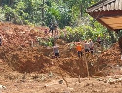 Polsatwa K-9 Ditsamapta Polda Sumut Terus Berupaya Maksimalkan Pencarian Korban Longsor di Tapanuli Selatan