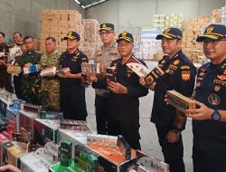 Bea Cukai dan BAIS TNI Bongkar Gudang Rokok Ilegal Rp399 Miliar di PekanbaruIsi: