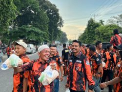 Semarak Ramadan, PAC Pemuda Pancasila Medan Tuntungan Tebar 200 Takjil di Depan GBI Adam Malik