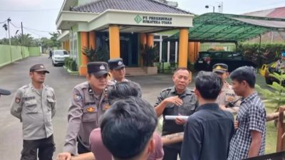 Polsek Medan Tuntungan Amankan Aksi Unjuk Rasa Mahasiswa AMANAT-SU di Depan Kantor PT PSU