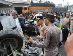 Kapolrestabes Medan Dan Ditlantas Polrestabes Medan Langsung Efakuasi Korban dan Pulihkan Lalu lintas